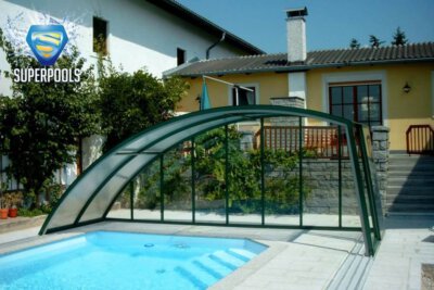 Pool mit Uberdachung im Garden