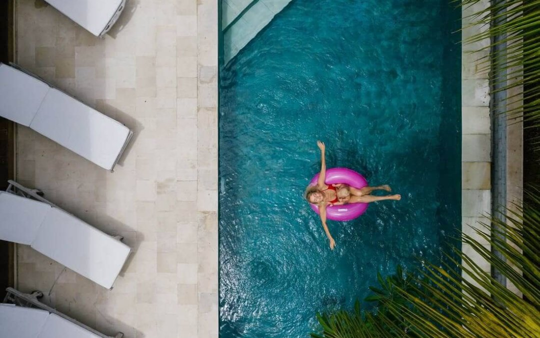 5 Gründe, warum Polyester der beste Stoff für einen Pool ist